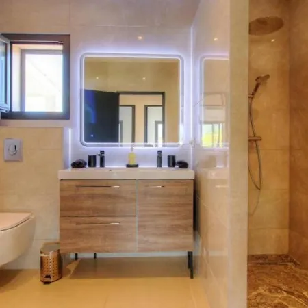 Stella Avec Piscine Entre Et Riviere